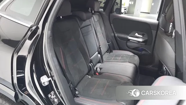 Mercedes-Benz GLA - Class H247 2024 Черный из Кореи, фото 2