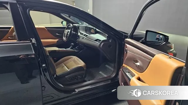 Lexus ES300h 7th generation 2018 Черный из Кореи, фото 2