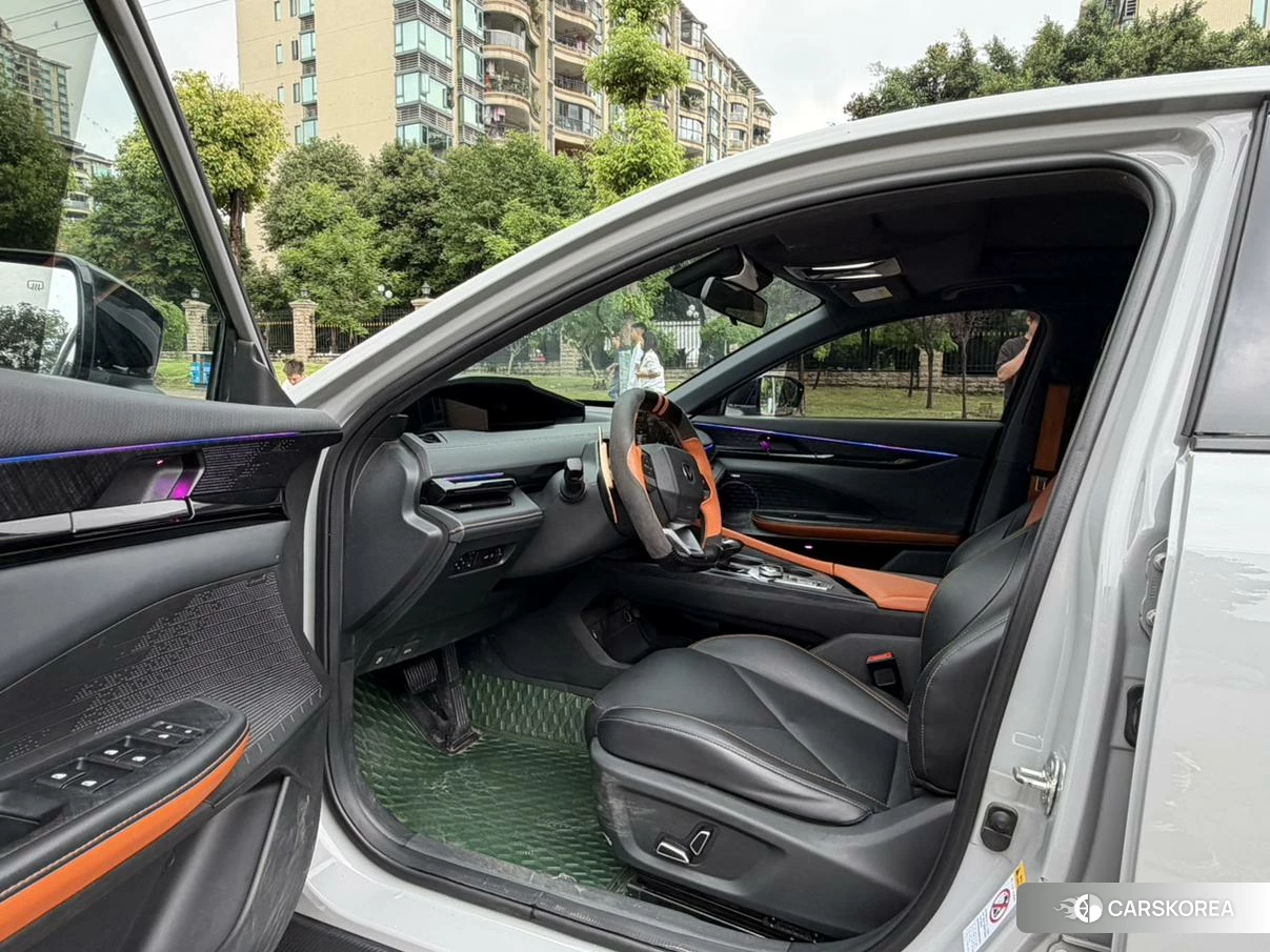 Chang'an UNI-V 2022 Серебристо-серый из Китая, фото 2