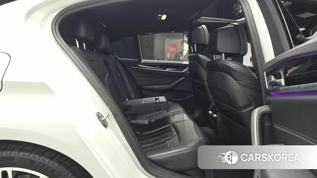 BMW 5 Series (G30) 2019 Белый из Кореи, фото 2