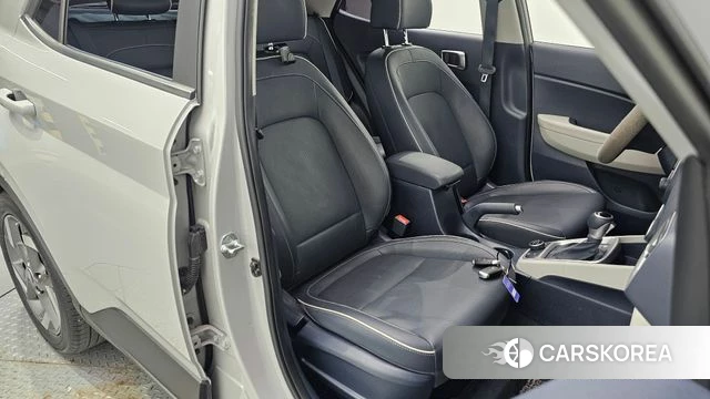 Hyundai Venue 2021 Серебристо-серый из Кореи, фото 2