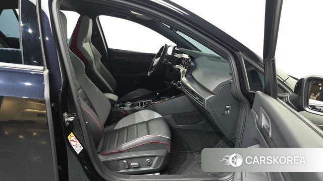 Volkswagen Golf 8th Generation 2022 Черный из Кореи, фото 2