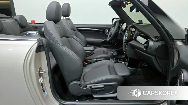 Mini Cooper Convertible 2024 Серый из Кореи, фото 2