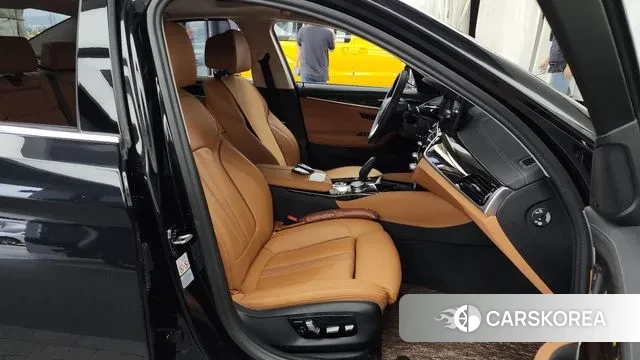 BMW 5 Series (G30) 2022 Черный из Кореи, фото 2