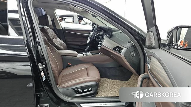 BMW 5 Series (G30) 2022 Черный из Кореи, фото 2