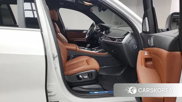 BMW X7 (G07) 2022 Белый из Кореи, фото 2