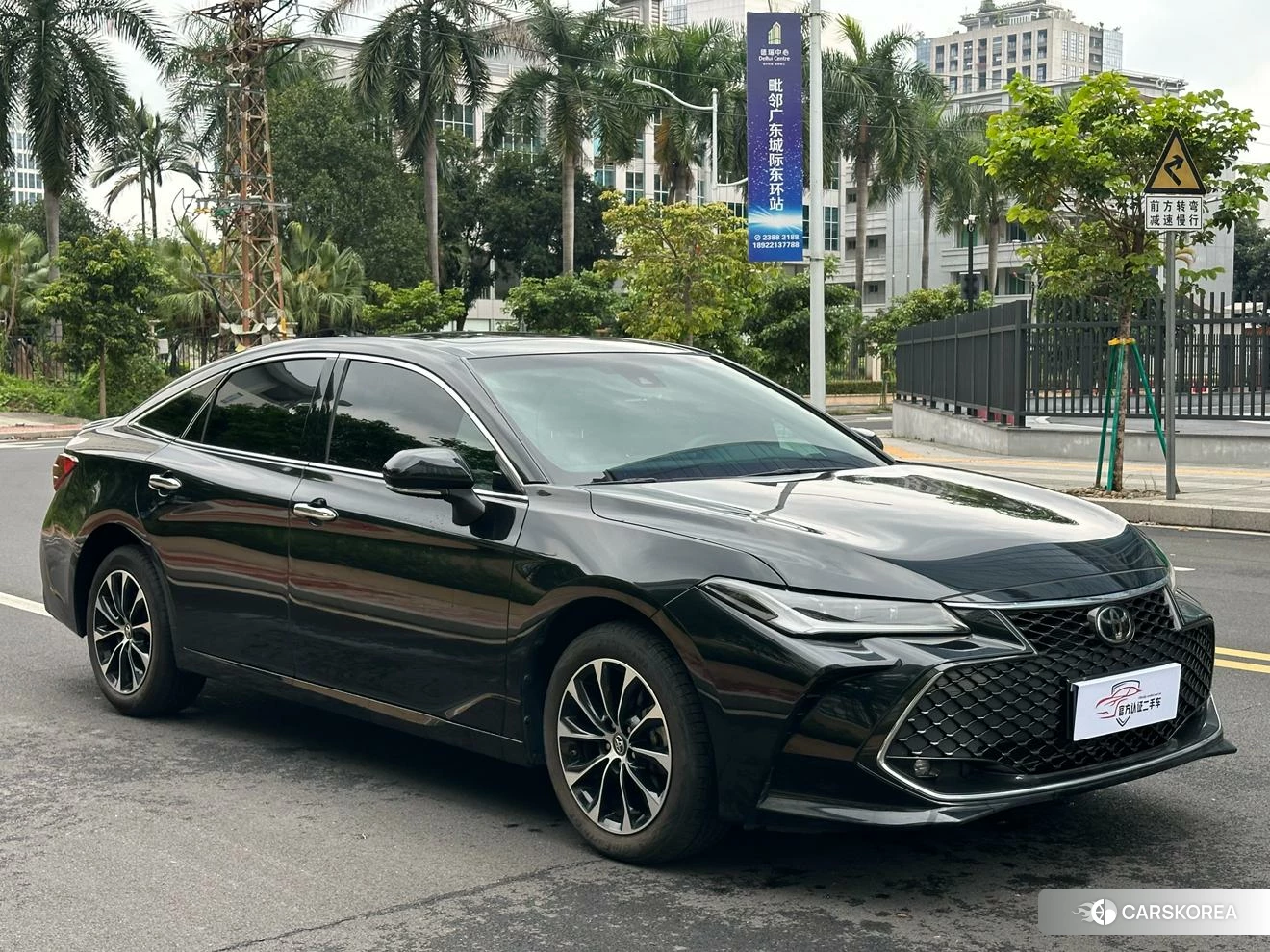 Toyota Avalon 2023 Черный из Китая, фото 2