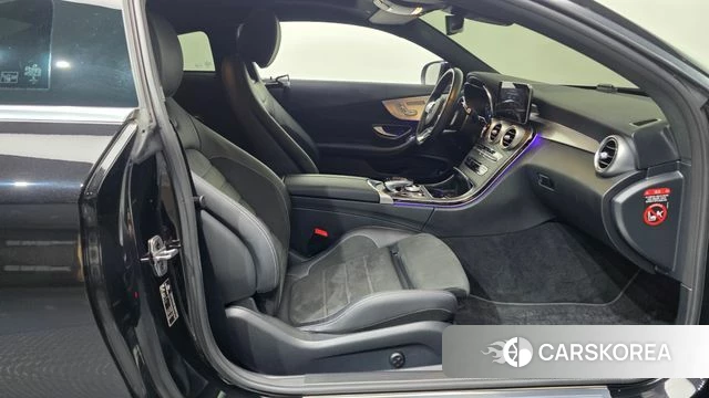 Mercedes-Benz C-Class W205 2021 Черный из Кореи, фото 2