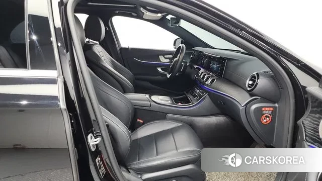 Mercedes-Benz E-Class W213 2021 Черный из Кореи, фото 2