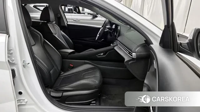 Hyundai Avante Hybrid (CN7) 2023 Белый из Кореи, фото 2