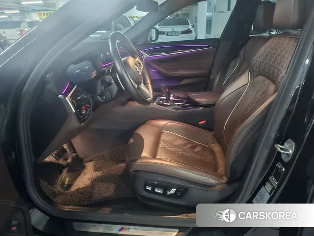 BMW 5 Series (G30) 2022 Черный из Кореи, фото 2