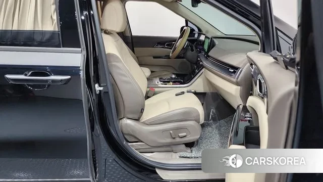 Kia Carnival 4th generation 2023 Черный из Кореи, фото 2