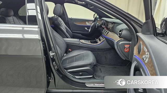 Mercedes-Benz E-Class W213 2021 Серый из Кореи, фото 2