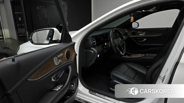 Mercedes-Benz E-Class W213 2021 Белый из Кореи, фото 2