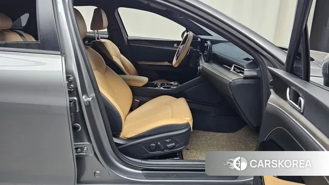 Kia K5 3rd generation 2021 Серебристо-серый из Кореи, фото 2