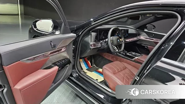 BMW 7 Series (G70) 2025 Серый из Кореи, фото 2