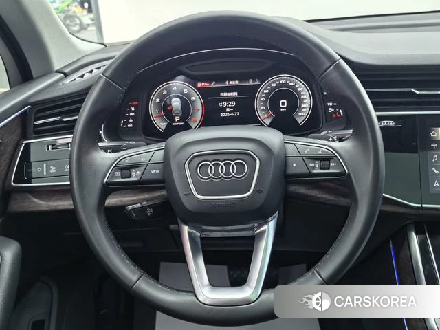 Audi Q7 2021 Черный из Китая, фото 2