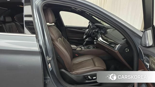 BMW 5 Series (G30) 2018 Серый из Кореи, фото 2