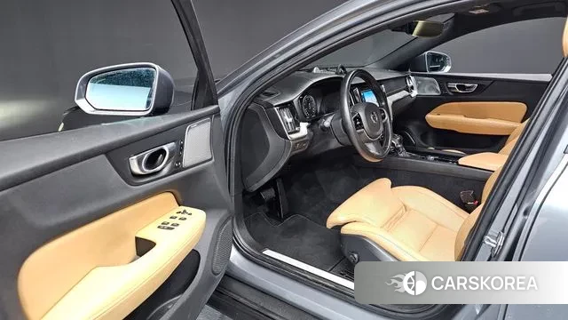 Volvo V60 Cross-Country 2nd Generation 2019 Серый из Кореи, фото 2