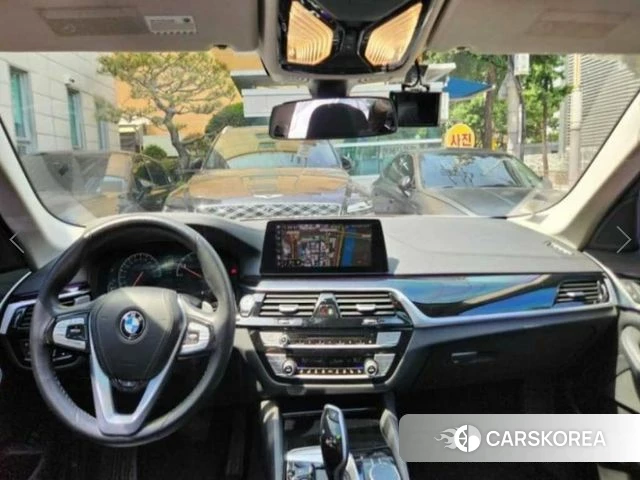 BMW 5 Series (G30) 2019 Белый из Кореи, фото 2