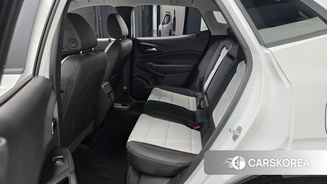 Chevrolet (GM Daewoo) Trax Crossover 2024 Белый из Кореи, фото 2