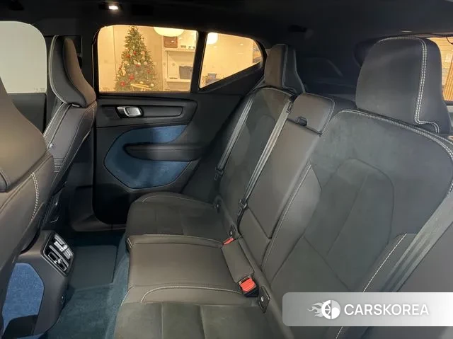 Volvo XC40 Richards 2024 Белый из Кореи, фото 2