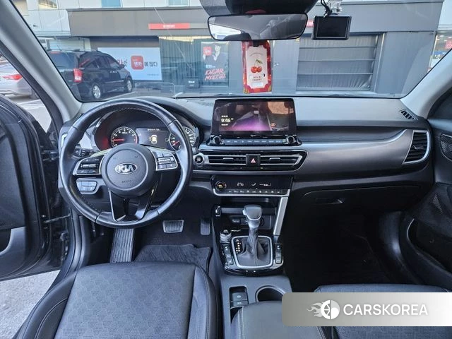 Kia Seltos 2021 Серый из Кореи, фото 2