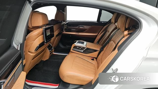 BMW 7 Series (G11) 2020 Жемчужный цвет из Кореи, фото 2