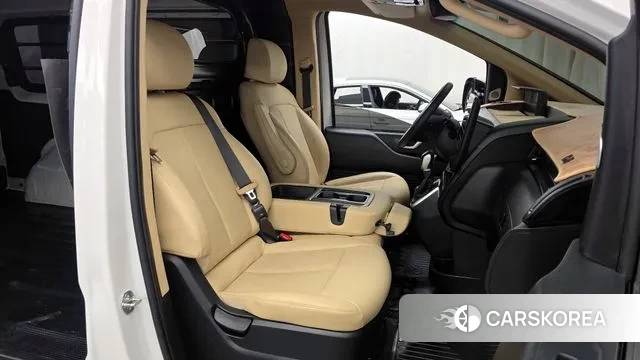 Hyundai Staria 2023 Белый из Кореи, фото 2