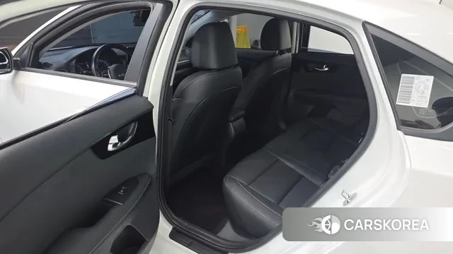 Kia The New K3 2nd generation 2023 Белый из Кореи, фото 2