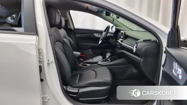 Kia The New K3 2nd generation 2022 Белый из Кореи, фото 2