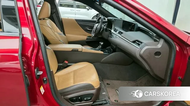 Lexus ES300h 7th generation 2018 Красный из Кореи, фото 2