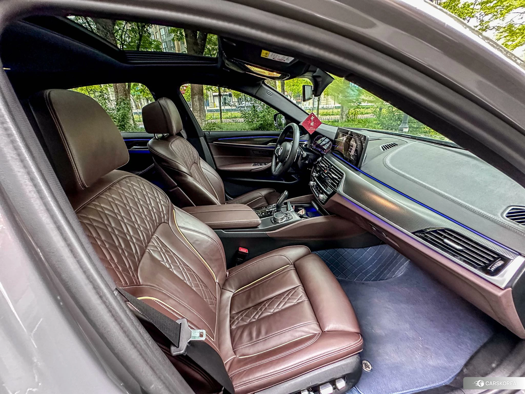 BMW 5 series 2021 Серебристо-серый из Китая, фото 2