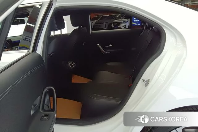 Mercedes-Benz Class A 2023 Белый из Китая, фото 2
