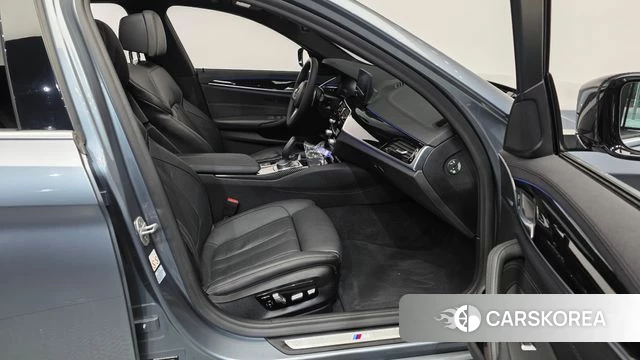 BMW 5 Series (G30) 2020 Серебристо-серый из Кореи, фото 2