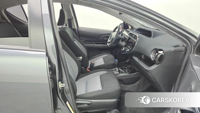 Toyota Prius C 2018 Серый из Кореи, фото 2