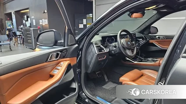 BMW X7 (G07) 2023 Черный из Кореи, фото 2