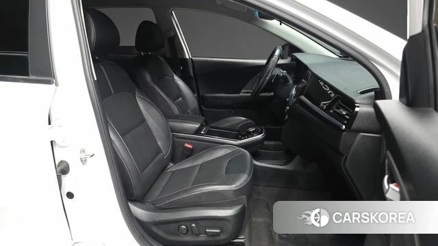 Kia Niro Plus 2022 Белый из Кореи, фото 2