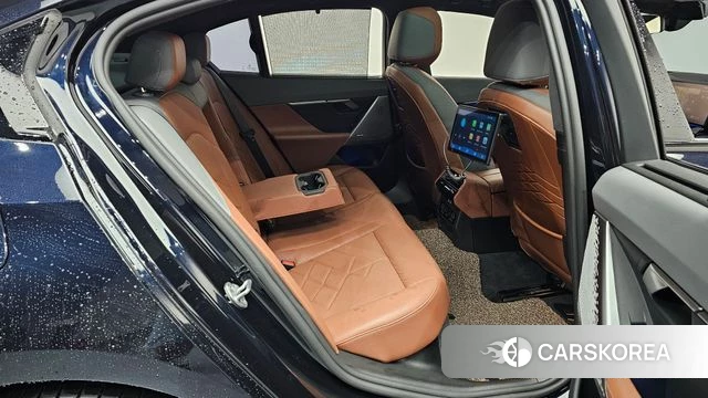 BMW 5 Series (G60) 2025 Черный из Кореи, фото 2