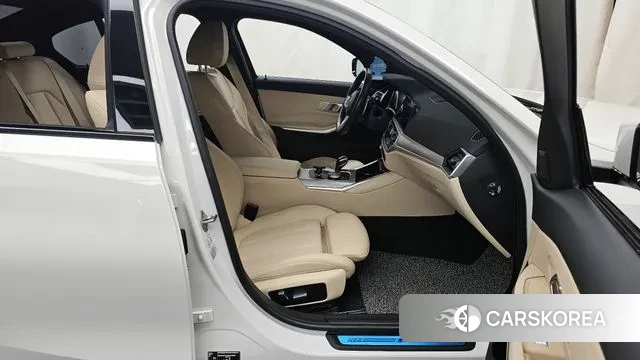 BMW 3 Series (G20) 2022 Белый из Кореи, фото 2