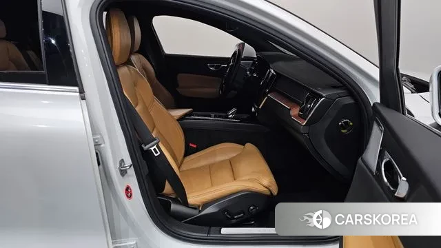 Volvo S60 3rd generation 2021 Белый из Кореи, фото 2