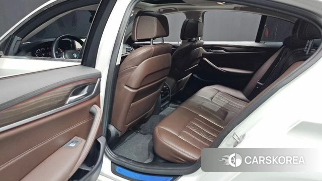 BMW 5 Series (G30) 2020 Белый из Кореи, фото 2