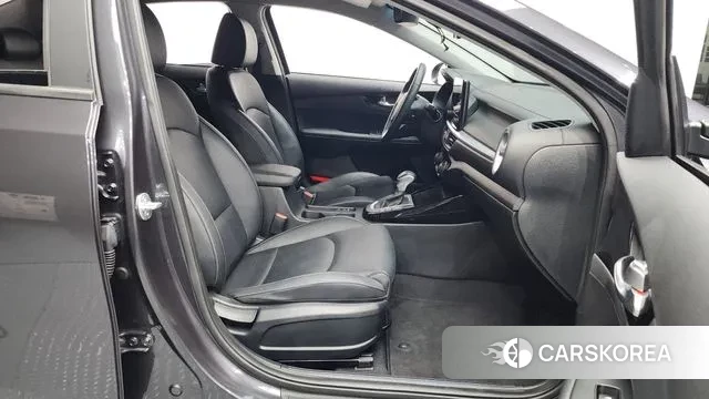 Kia The New K3 2nd generation 2023 Серый из Кореи, фото 2