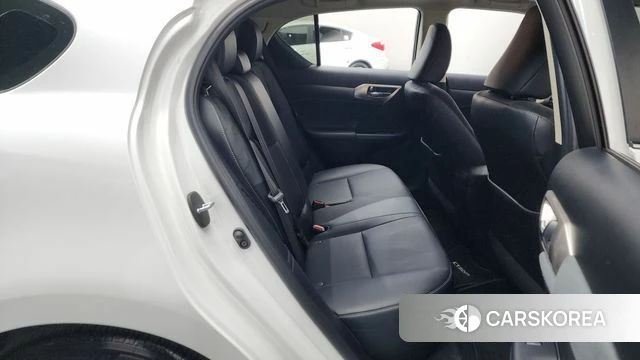Lexus CT200h 2018 Белый из Кореи, фото 2