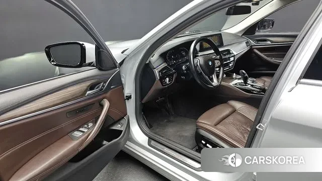 BMW 5 Series (G30) 2020 Серебристо-серый из Кореи, фото 2