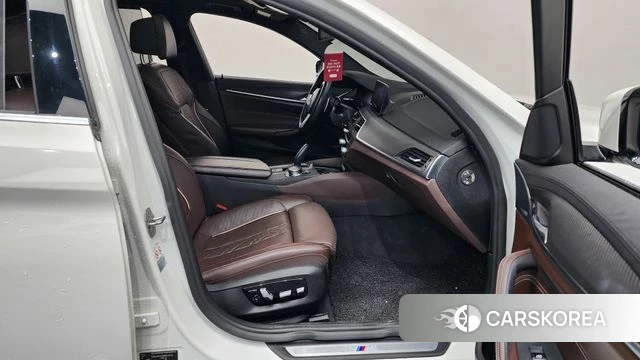 BMW 5 Series (G30) 2019 Белый из Кореи, фото 2