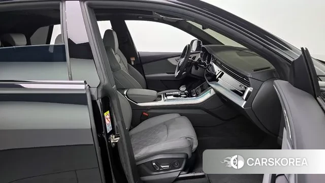 Audi Q8 (4M) 2023 Черный из Кореи, фото 2