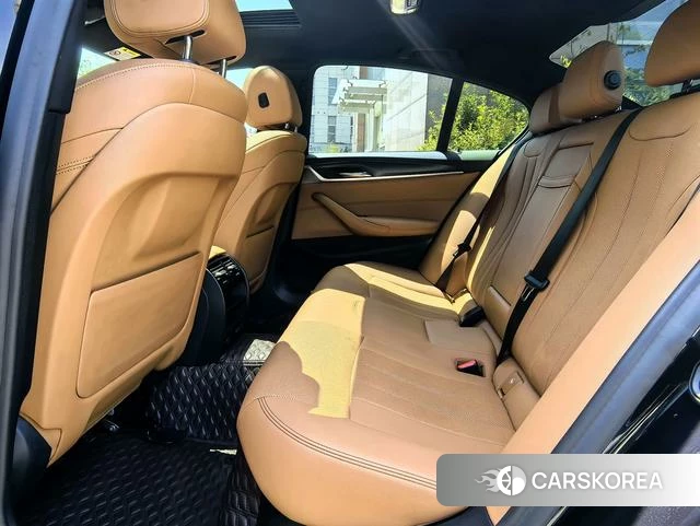 BMW 5 series (imported) 2021 Серебристо-серый из Китая, фото 2