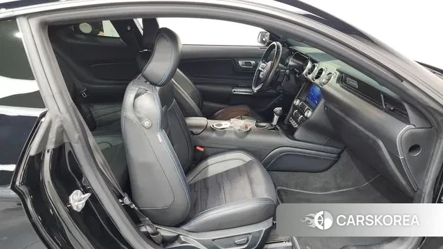 Ford Mustang 2022 Черный из Кореи, фото 2