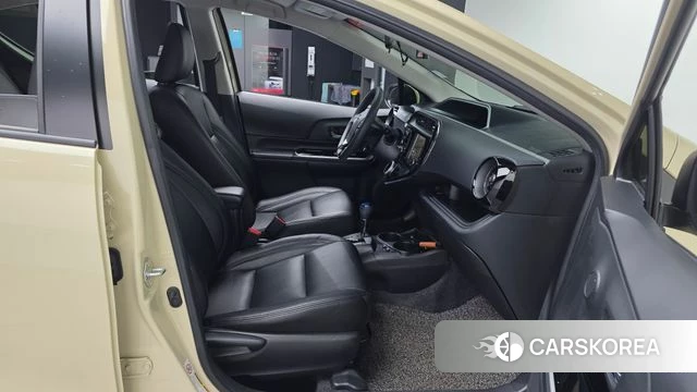 Toyota Prius C 2018 Жемчужный цвет из Кореи, фото 2